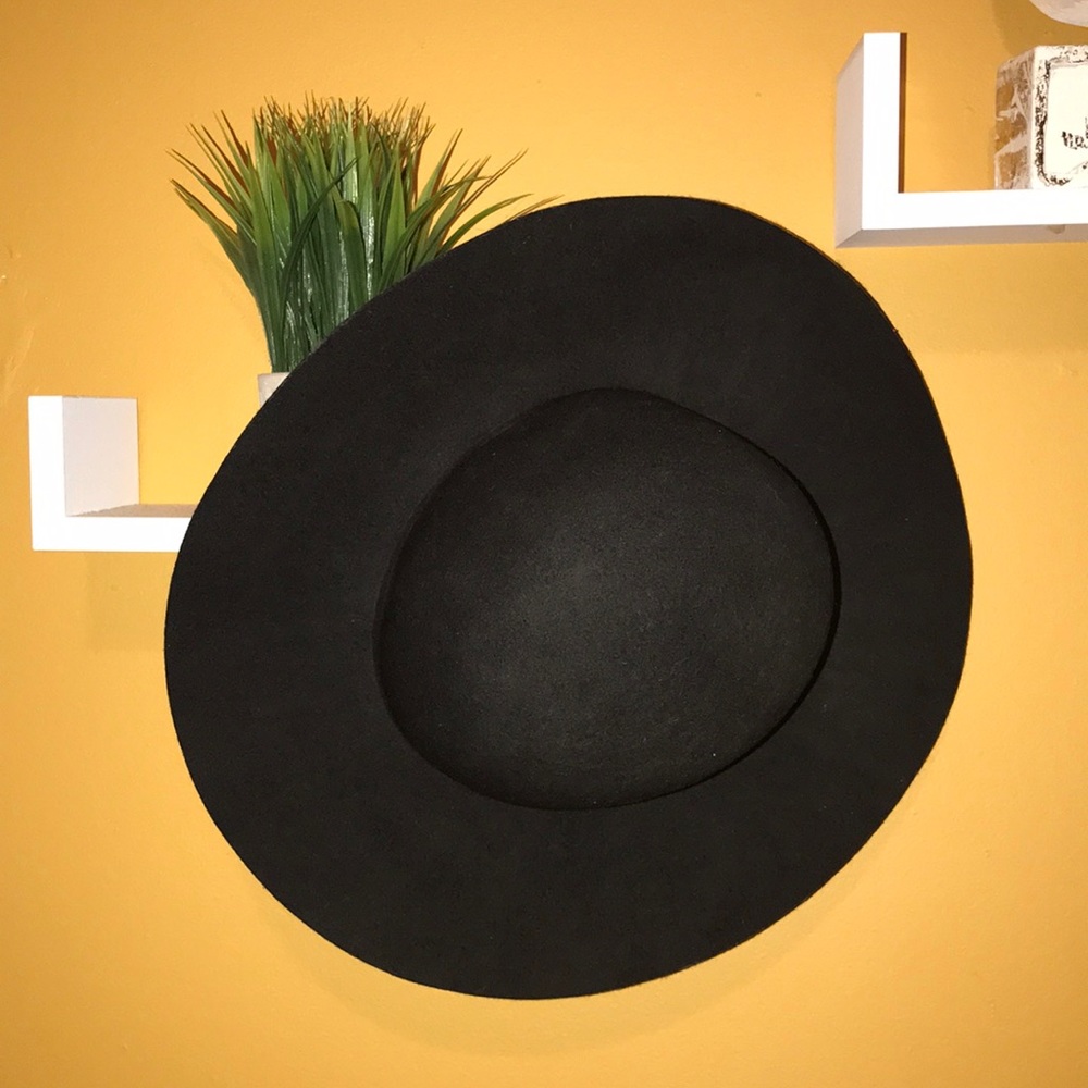 Black fedora hat